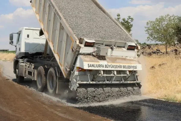 Şanlıurfa Siverek’te 5 kilometrelik yol sathi asfaltla yenilendi