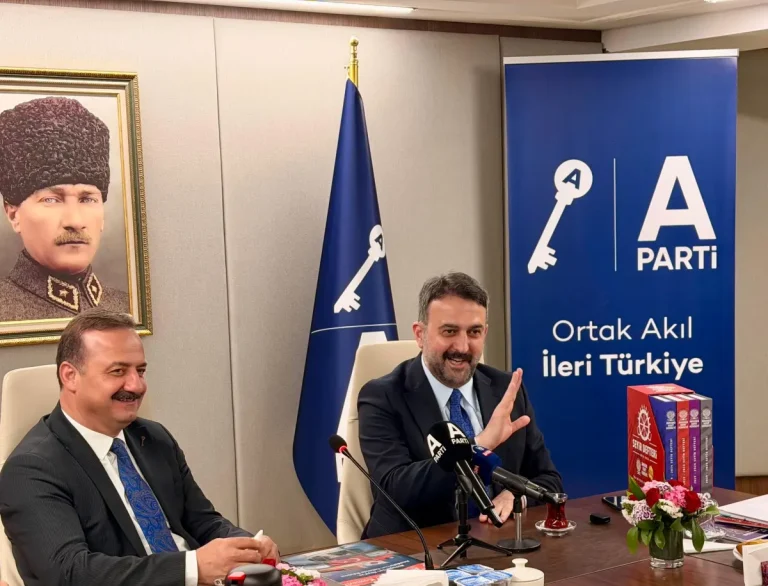 AKK Başkanı Yılmaz Anahtar Parti Genel Başkanı Yavuz Ağıralioğlu’nu ziyaret etti