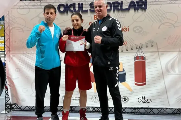 Karslı Boksör Ebrar Kavak Türkiye Şampiyonu oldu