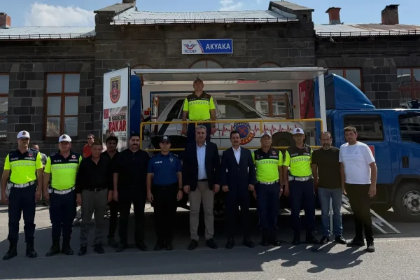 Akyaka’da emniyet kemeri bilinci için simülasyonlu eğitim düzenlendi