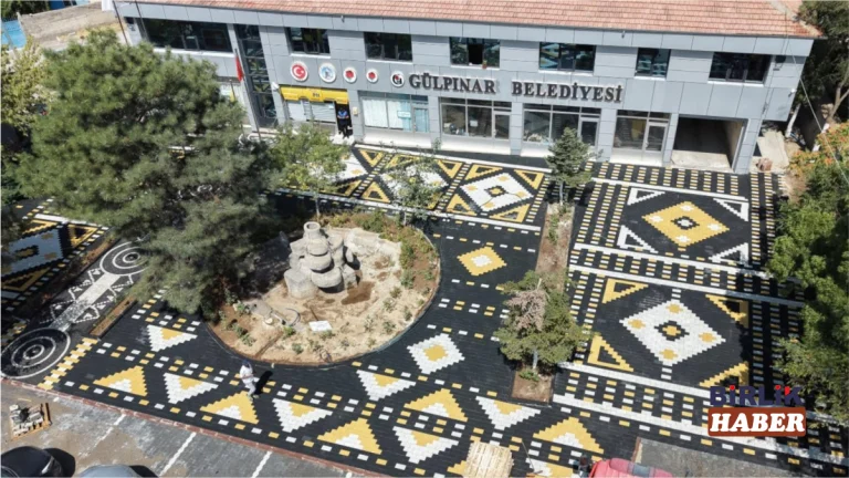 Gülpınar’da Belediye Hizmet Binası Önü Yenilendi