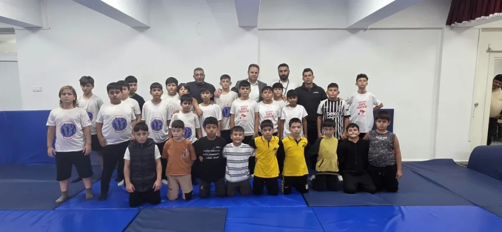 Kırıkkale’de öğrenciler güreşle spora kazandırılıyor