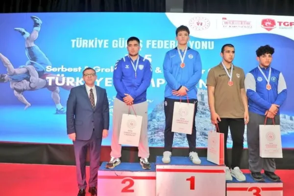 Kars’ta U15 Güreş Türkiye Şampiyonası’nda madalyalar sahiplerini buldu