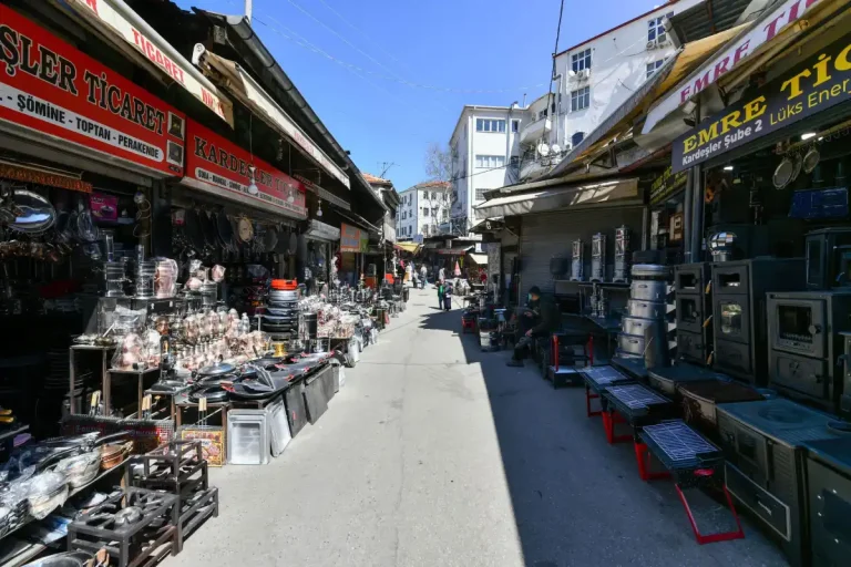ABB’den Tenekeciler Caddesi’ne estetik dokunuş