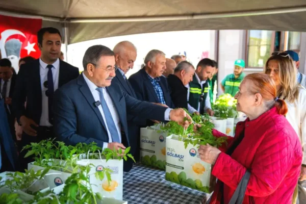 Gölbaşı Belediyesince vatandaşlara 190 bin ata tohumu fidesi dağıtıldı