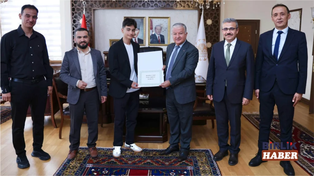 Aksaraylı Öğrenci Yapay Zekâ Yarışmasında Türkiye Birincisi Oldu