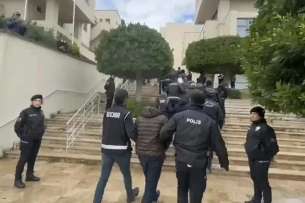 Serik merkezli 27 ilde düzenlenen yasa dışı bahis operasyonunda 72 kişi yakalandı