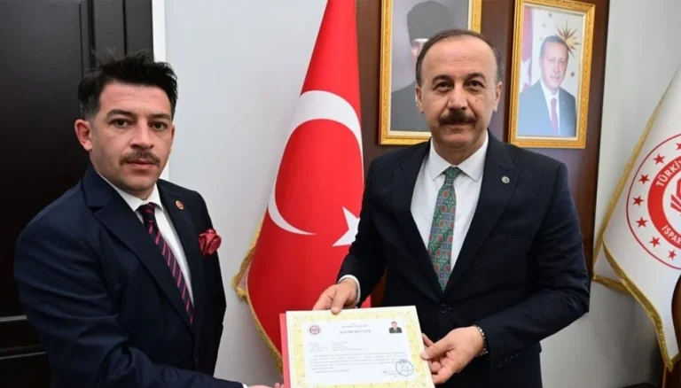 Vali Erin’den Başarılı Kaymakamlara takdir belgesi