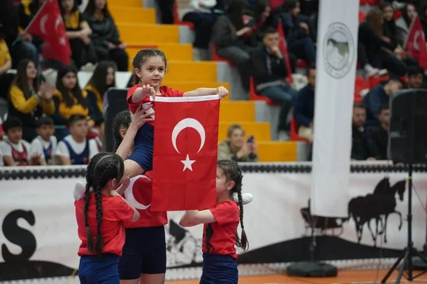 Kars’ta 19 Mayıs birlik, beraberlik ve gençlik enerjisiyle hafızalara kazındı
