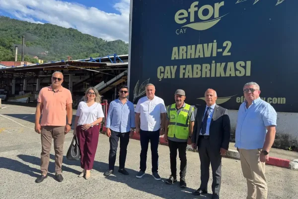 Artvin Ticaret Borsası Heyeti, çay fabrikasını inceledi