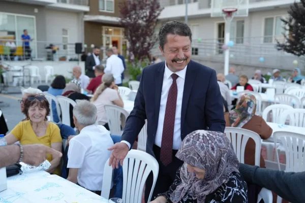 Başkan Kasap, Babalar Günü’nde huzurevi sakinleriyle buluştu