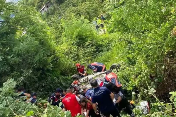 Keşap’ta otomobil fındık bahçesine uçtu: 2 ölü, 3 ağır yaralı
