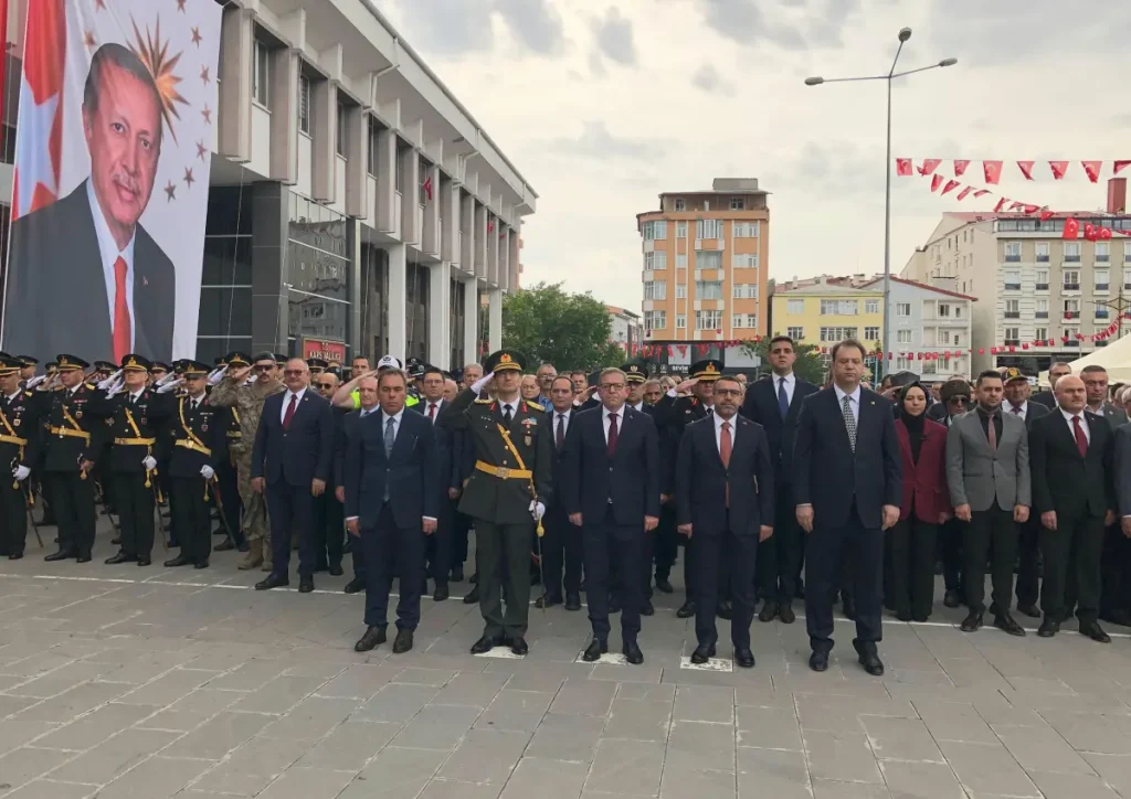 Kars’ta 30 Ağustos Zafer Bayramı Kutlamaları Hava Muhalefeti Engeline Takıldı