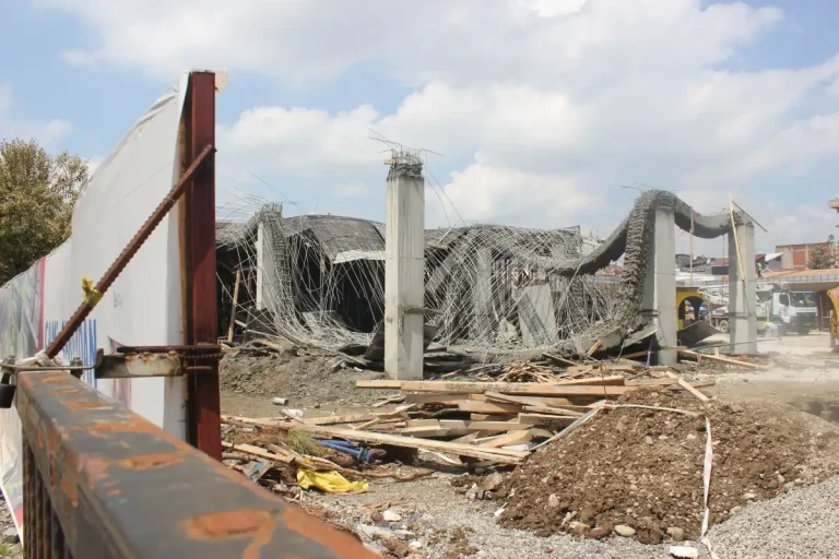 Düzce’de Cedidiye kent meydanı inşaat çalışmaları esnasında “çökme” meydana geldi