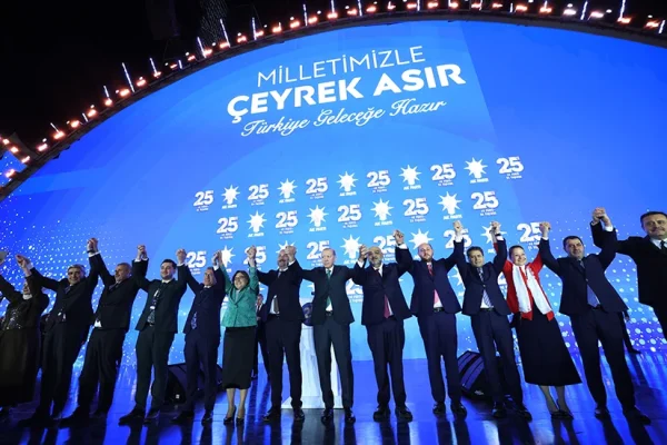 AK Parti’ye 10 yeni katılım: 3 milletvekili, 7 başkan