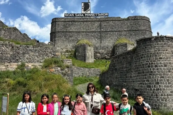 Kars’ta “Şehrimi Tanıyorum Projesi” ile öğrenciler tarihi mirası yerinde keşfetti