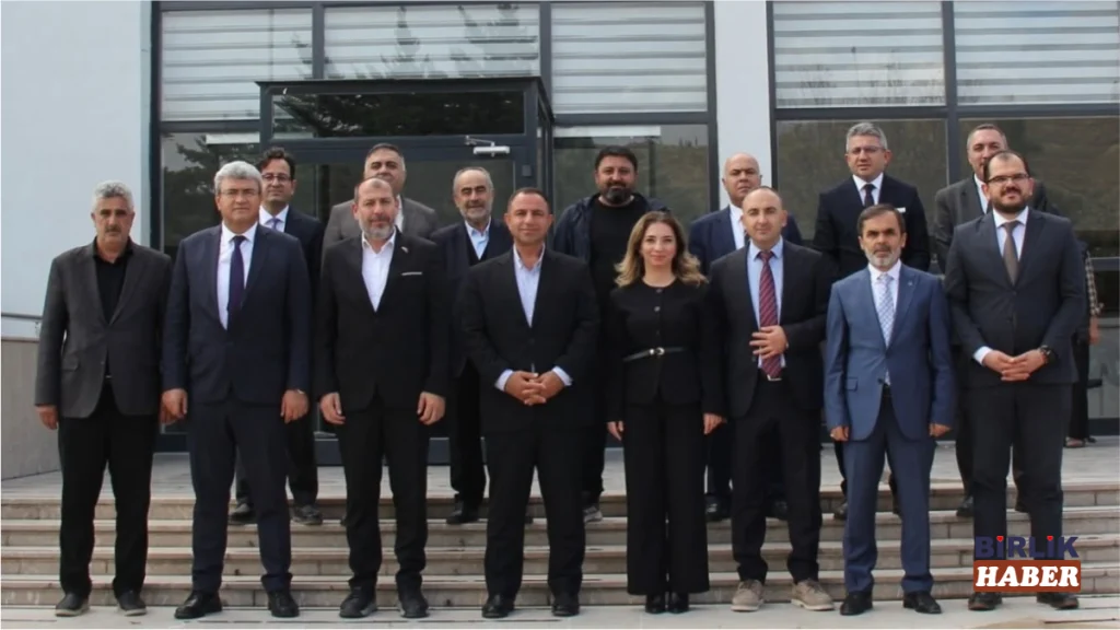Huzurevi’nde Duygulandıran Buluşma: Şiirler ve Türk Bayrağı Temalı Hediyeler