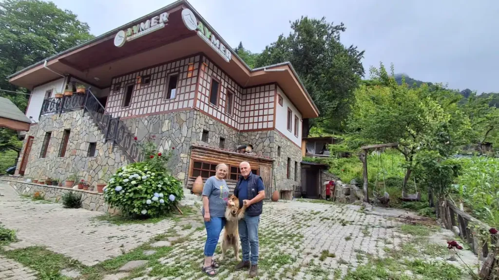 Artvinli emekli Ertürk çifti, memleketine dönerek turizme yatırım yaptı