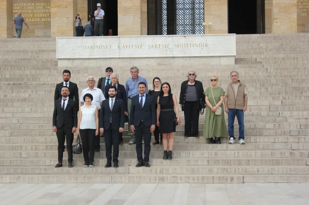 Jeoloji Mühendisleri Odası Yönetimi Anıtkabir’i ziyaret etti