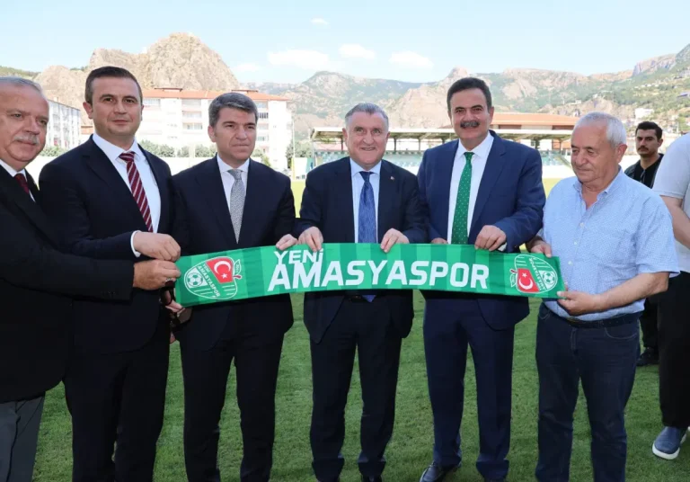 Bakan Osman Aşkın Bak, Amasya’da şehir stadını yerinde inceledi