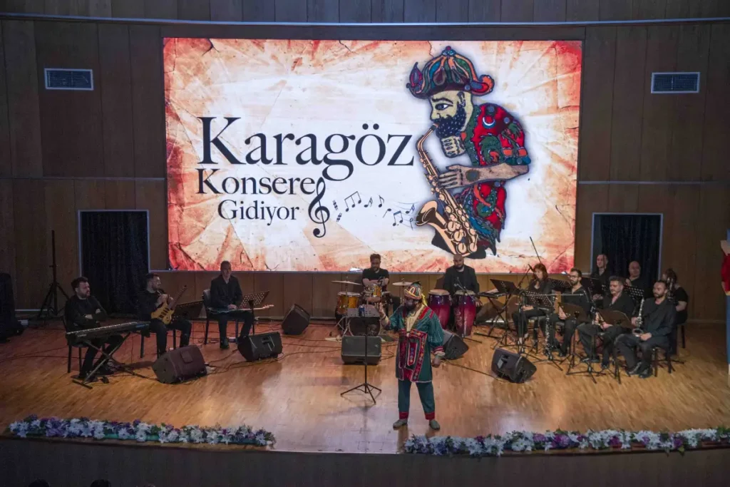 “Karagöz Konsere Gidiyor” Müzikali sezon finali yaptı