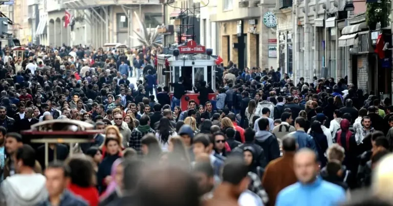 Türkiye’de genç nüfus oranı düşüşünü sürdürüyor