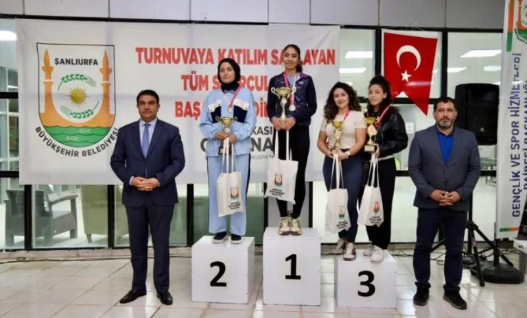 Şanlıurfa Büyükşehir Belediyesi Cumhuriyet coşkusunu kortlara taşıdı