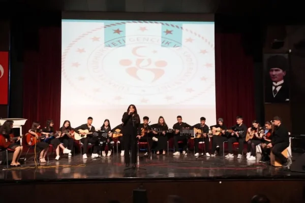Gençlik sahne aldı, Kars 19 Mayıs ruhuyla yankılandı