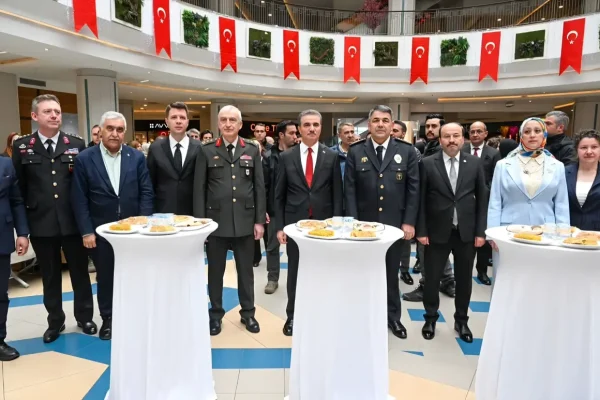 Güvenlik için çalışan eller yardım için kenetlendi