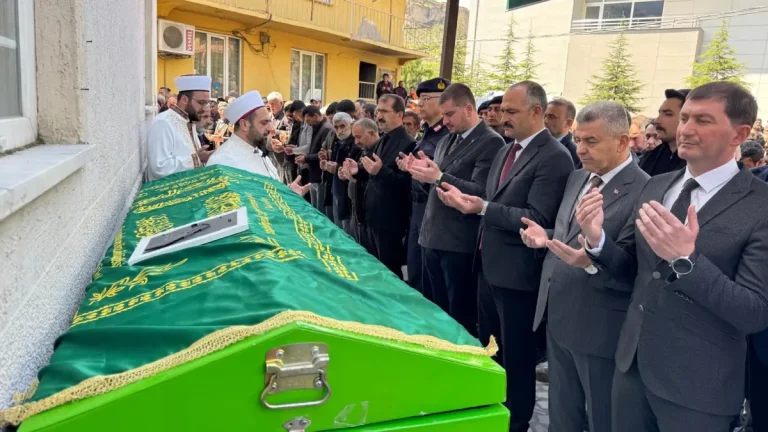 Artvin’de çığ altında kalan ve  cesedine 126 gün sonra ulaşılan çoban defnedildi