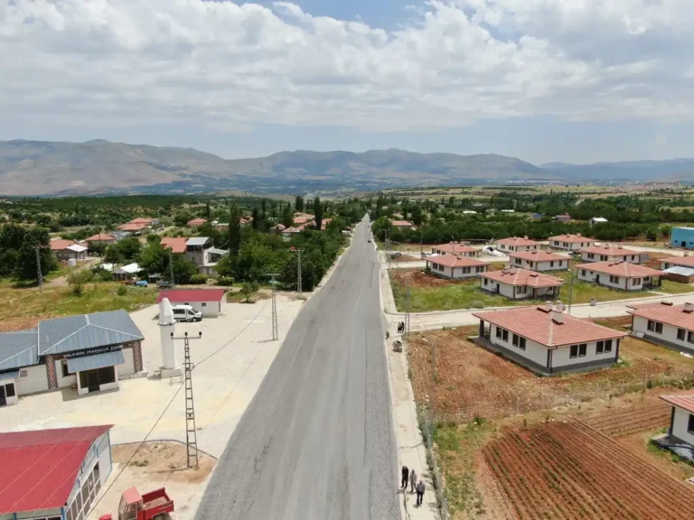 Doğanşehir Yolkoru’da tozlu yol tarihe karıştı