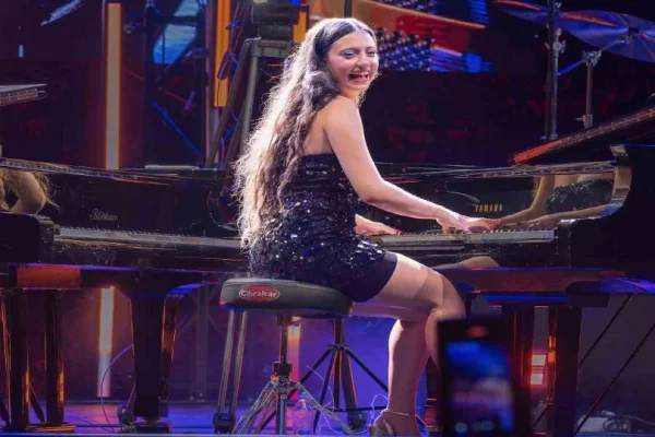 Su Yavuz Türkiye’deki ilk konserini Antalya Akra Caz Festivali’nde verdi