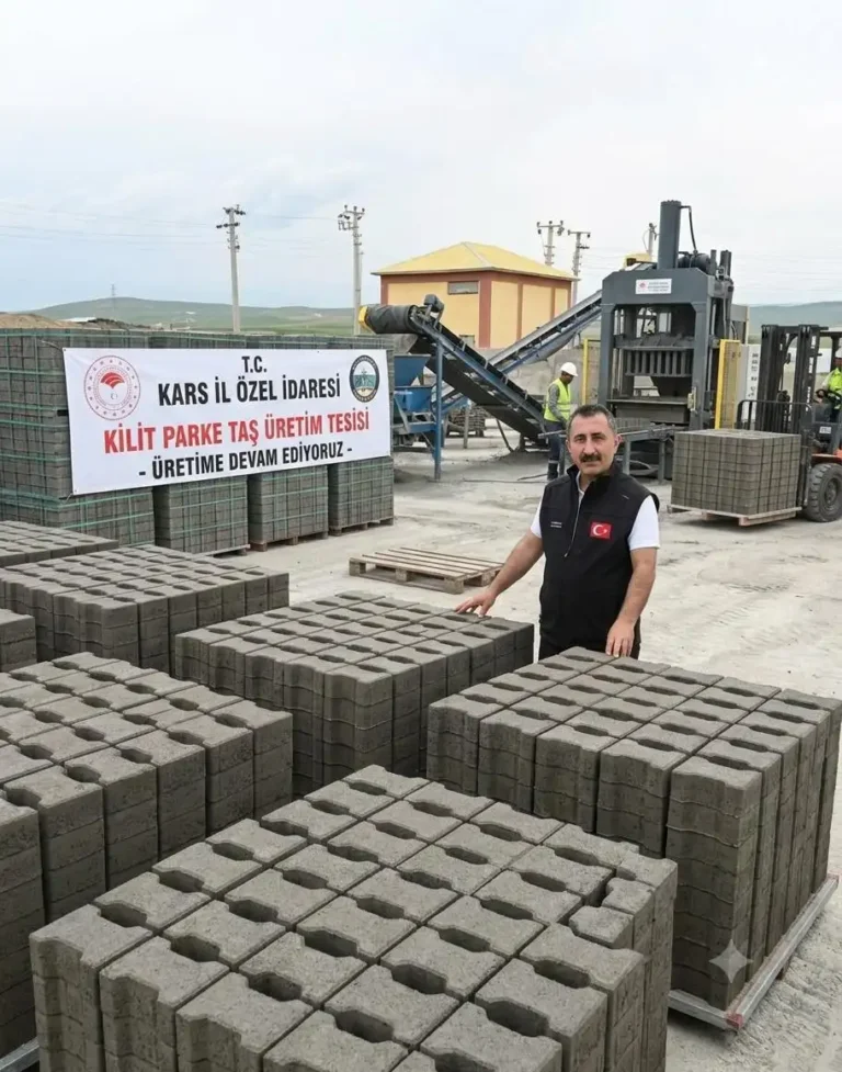 Kars İl Özel İdaresi’nde kilit parke taşı üretimi aralıksız sürüyor