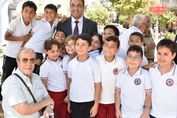 Balçova’da öğrencilere okul kıyafeti, çanta ve ayakkabı desteği