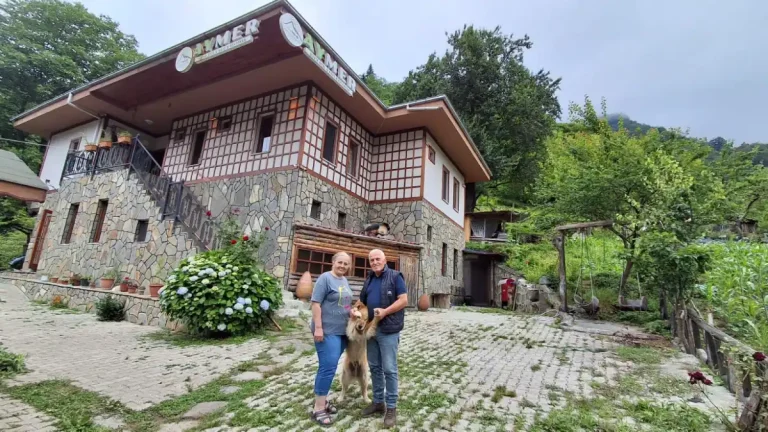 Artvinli emekli Ertürk çifti, memleketine dönerek turizme yatırım yaptı