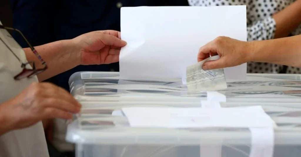 6 belde ve yüzlerce mahallede seçmenler sandık başına gidiyor