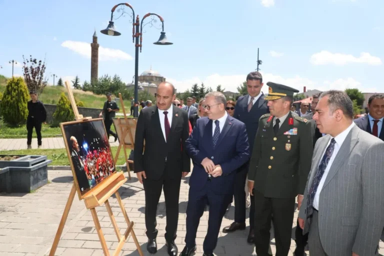 Kars’ta Şehitler ve Gaziler Anısına Resim ve Fotoğraf Sergisi açıldı