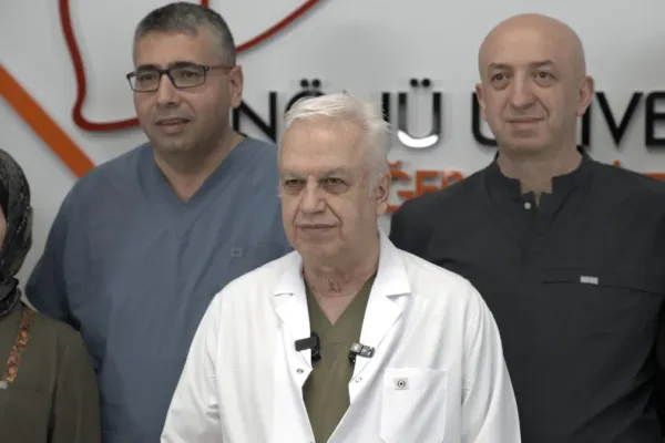 Dünyanın ilk 8’li çapraz karaciğer nakli TÖTM’de gerçekleştirildi