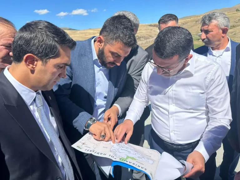 Sarıkamış’ta yol çalışmaları devam ediyor