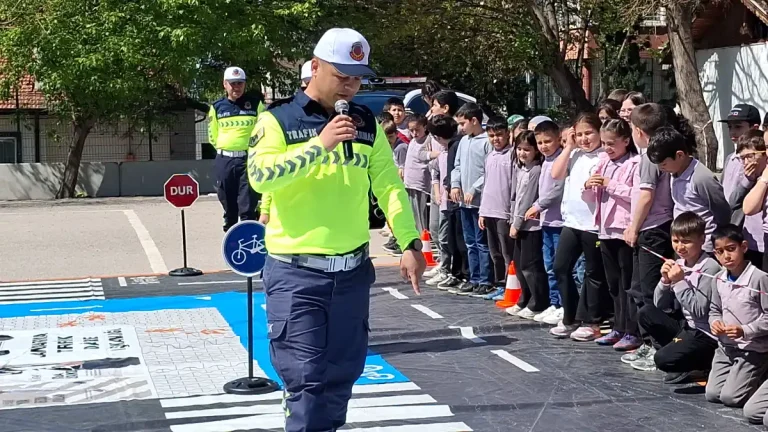 Beypazarı’nda öğrencilere uygulamalı trafik eğitimi verildi
