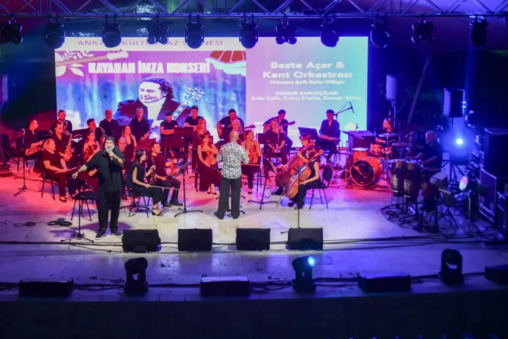 Başkentliler “Kayahan İmza Konseri”nde buluştu