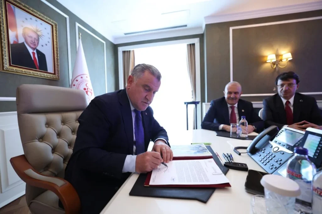 Van’a 20 bin kişilik yeni stadyum ve yaşam kompleksi için imzalar atıldı