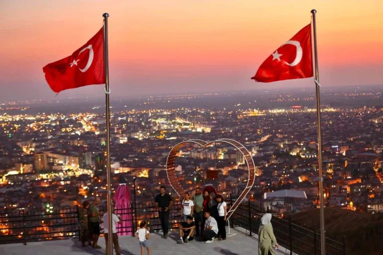 Başkan Dinçer ve Milletvekili Aydoğdu, Kılıçaslan Kasrı’nda Vatandaşlarla Buluştu