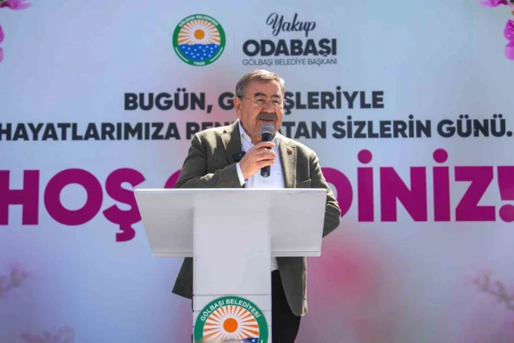 Gölbaşı Belediyesi’nce düzenlenen Anneler Günü etkinliğinde anneler doyasıya eğlendi