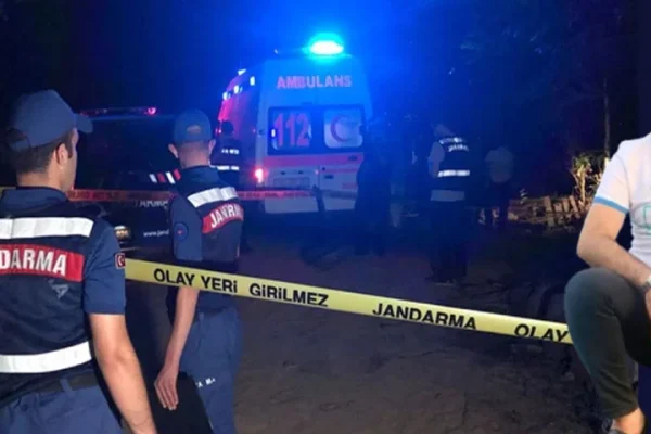 Plaj yakınında araçta silahla vurulmuş halde bulundu