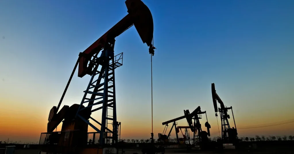 Orta Doğu’daki tansiyon Brent petrolü 105 doların üzerine taşıdı