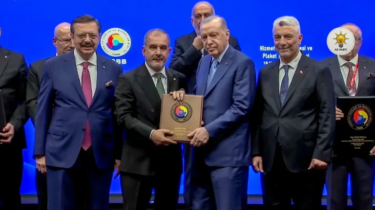 Cumhurbaşkanı Erdoğan’dan Başkan Alan’a Hizmet Şeref Belgesi
