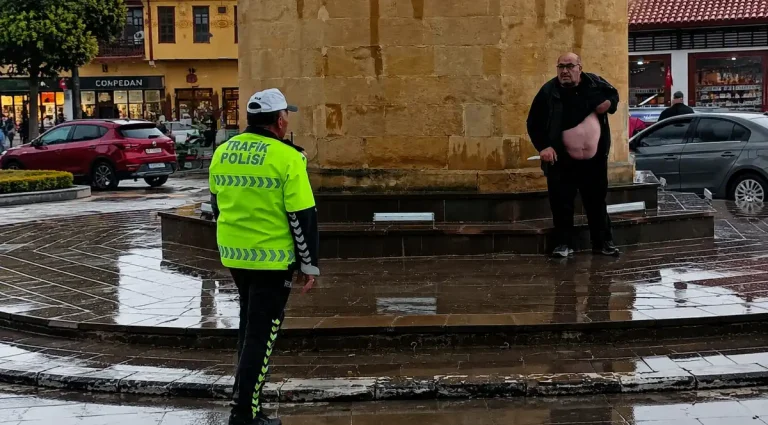 Çorum’da saat kulesi önünde bıçaklı mutlak butlan tepkisi