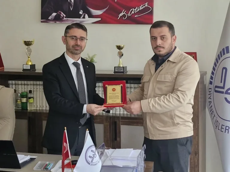 Sulakyurt’ta Kur’an-ı Kerim’i güzel okuma birincisine plaket