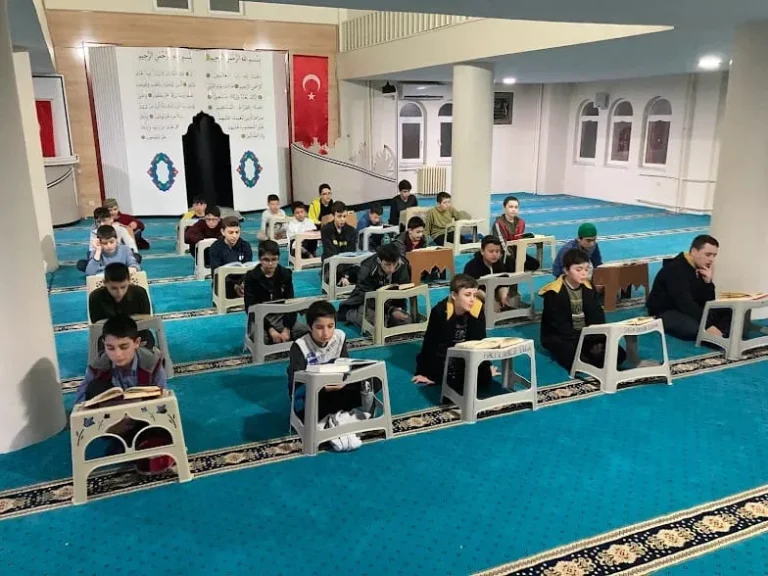 Kırıkkale’de çocuklar camide buluşuyor